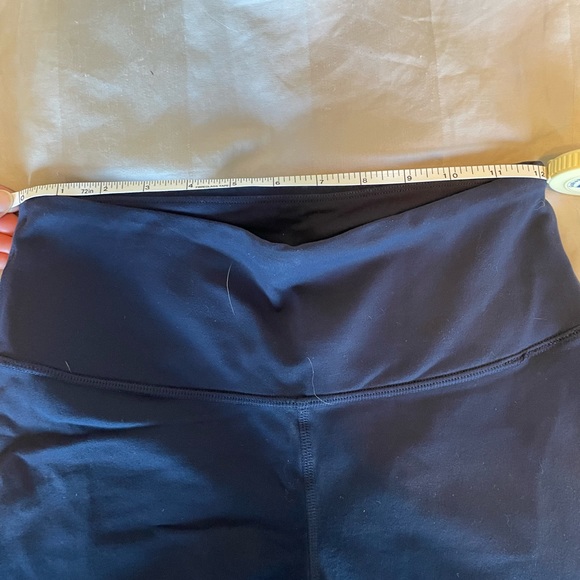 Small Navy Prana capris - Picture 4 of 6